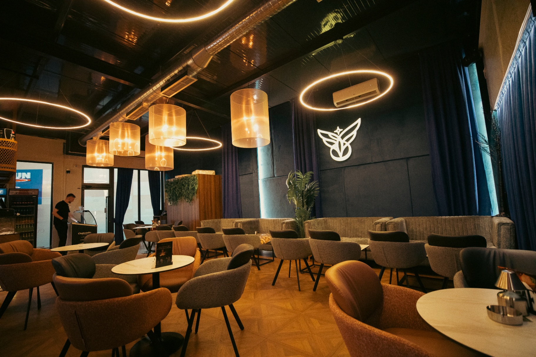 Atmosphere under the halo lights